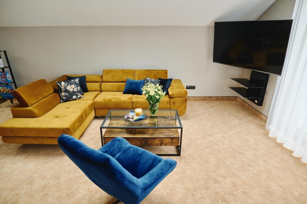 M&M Apartamenty Jasionka Extérieur photo