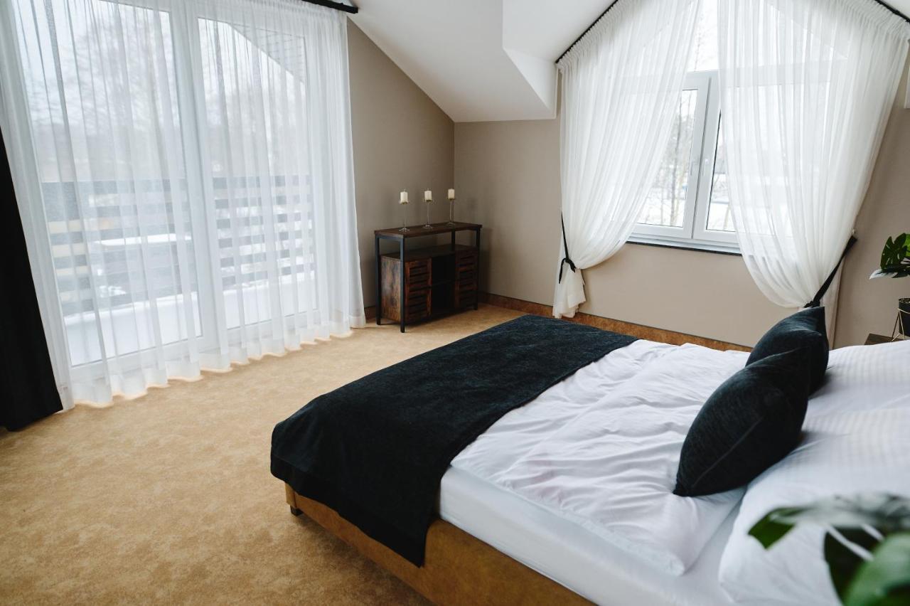 M&M Apartamenty Jasionka Extérieur photo