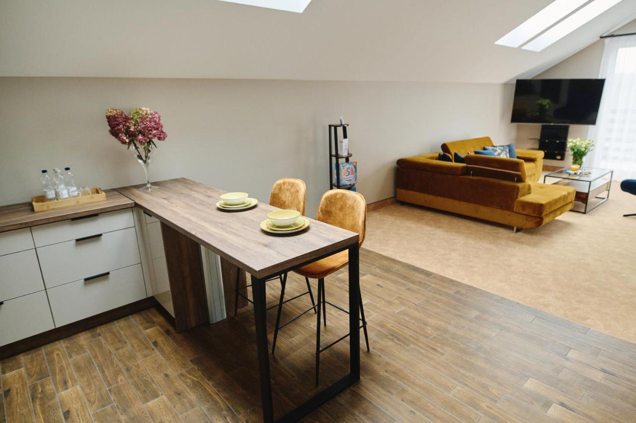 M&M Apartamenty Jasionka Extérieur photo