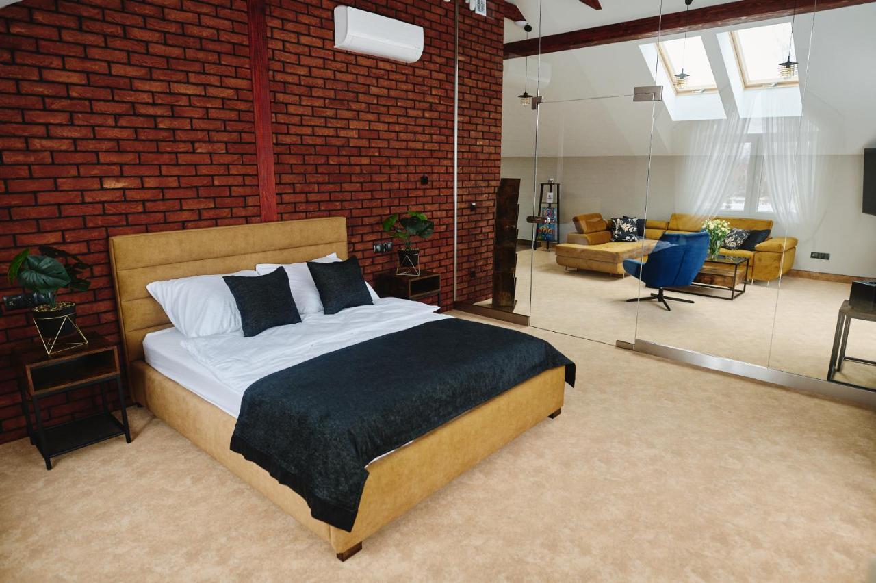 M&M Apartamenty Jasionka Extérieur photo